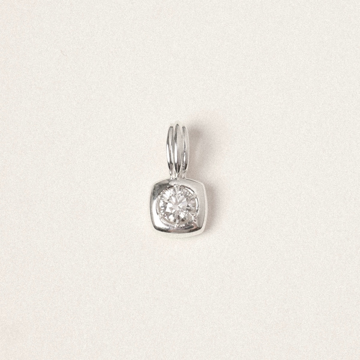 Mini Flourish Diamond Pendant in 18K Gold