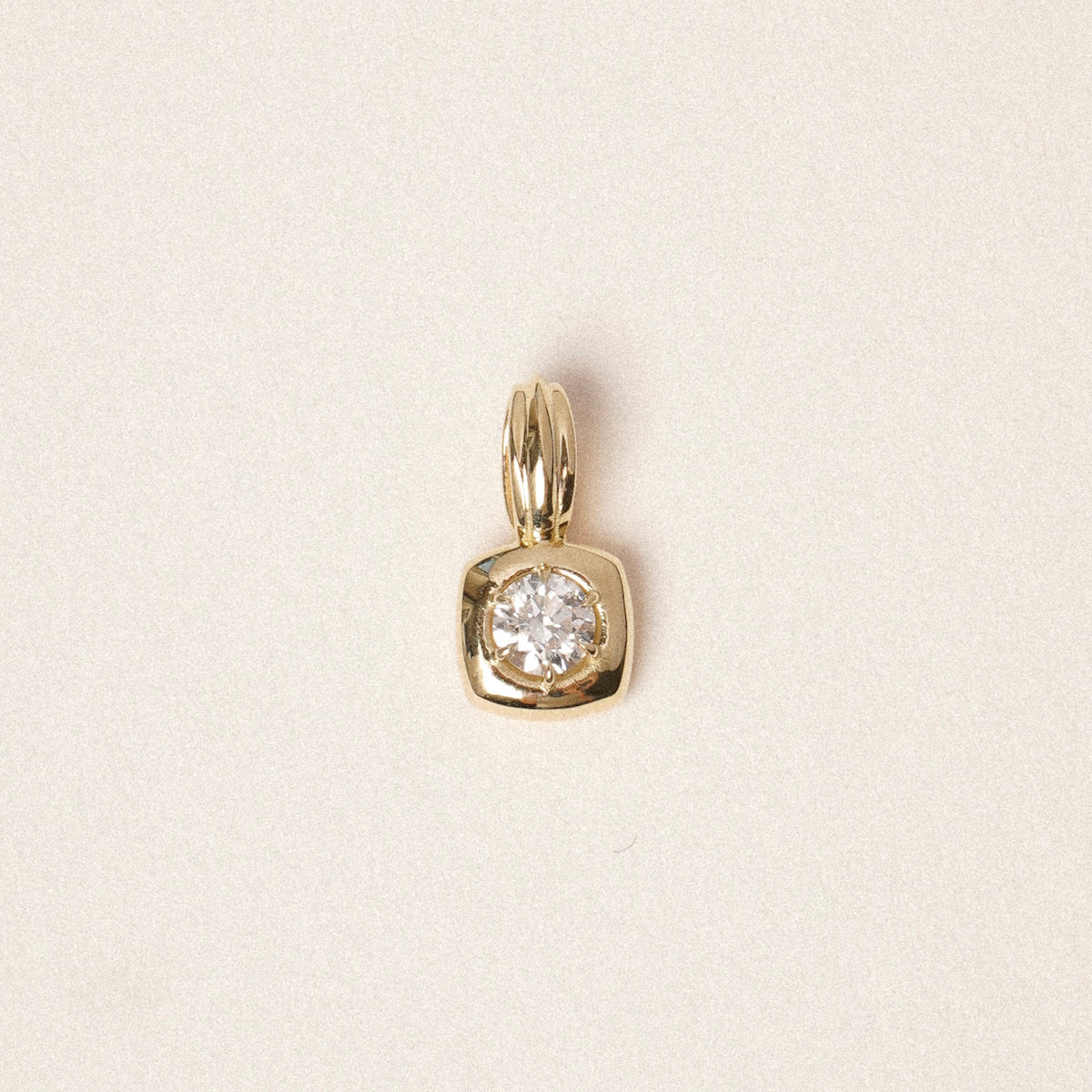 Mini Flourish Diamond Pendant in 18K Gold