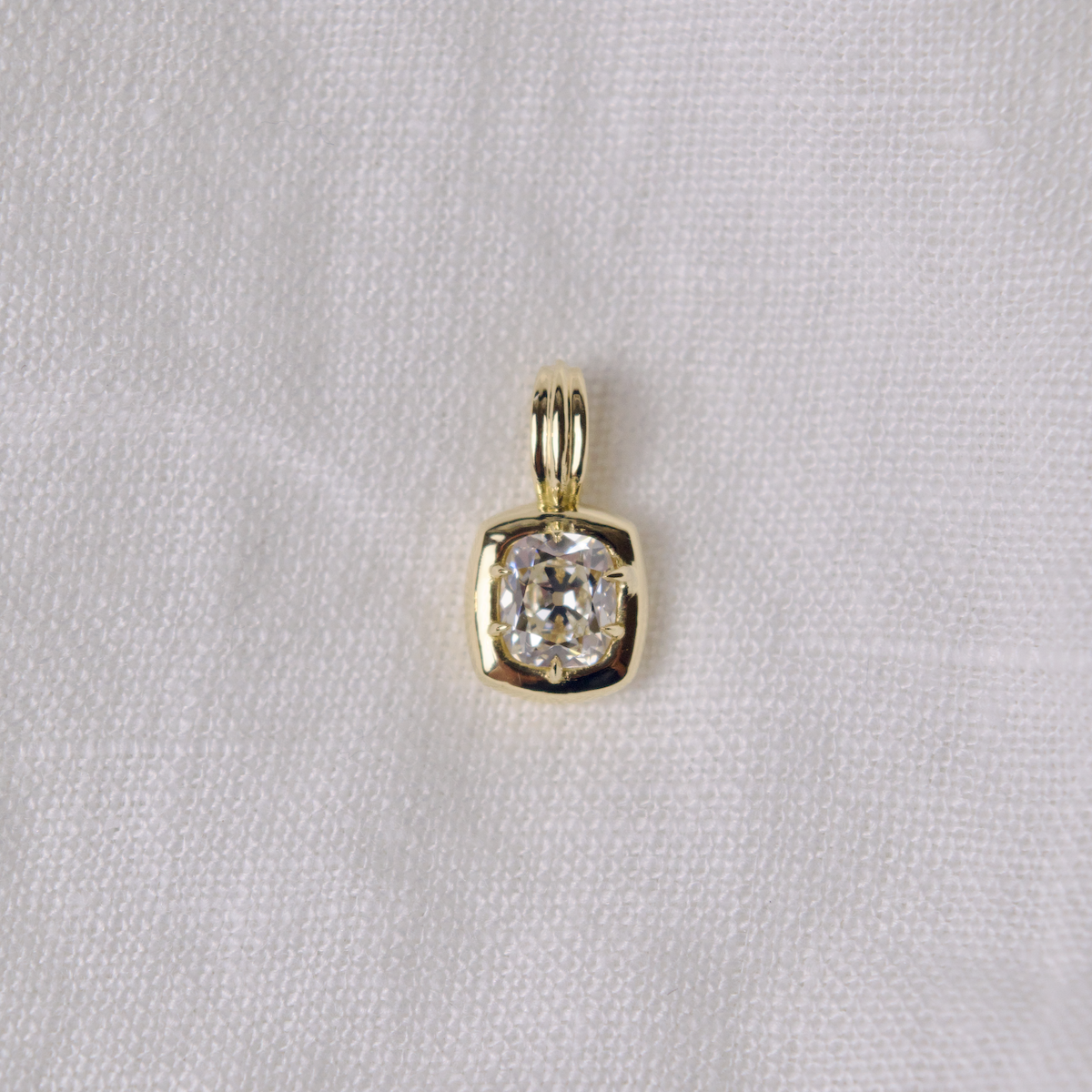 Flourish Diamond Pendant in 18K Yellow Gold