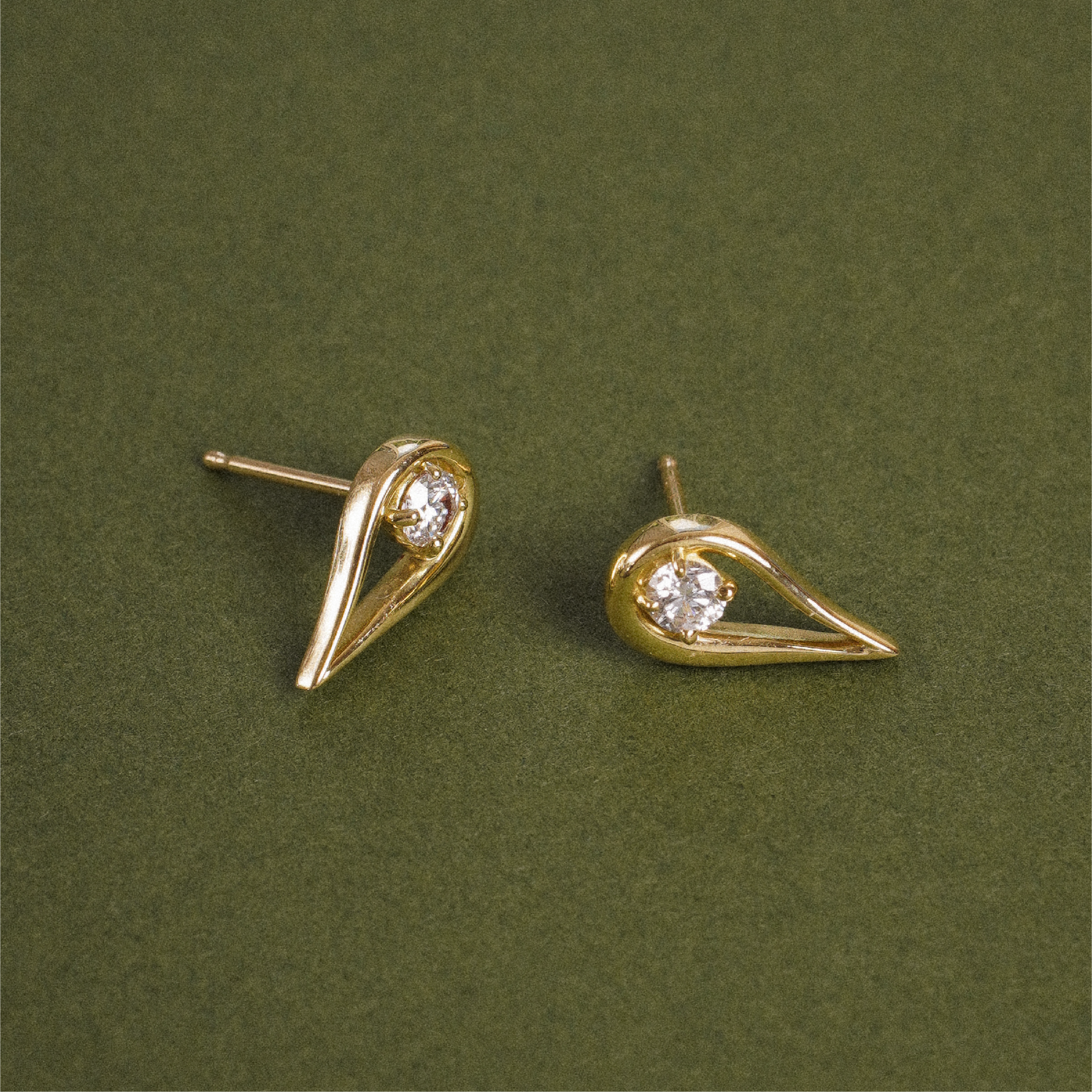 Harp Éclat Diamond Earrings in 18K Gold