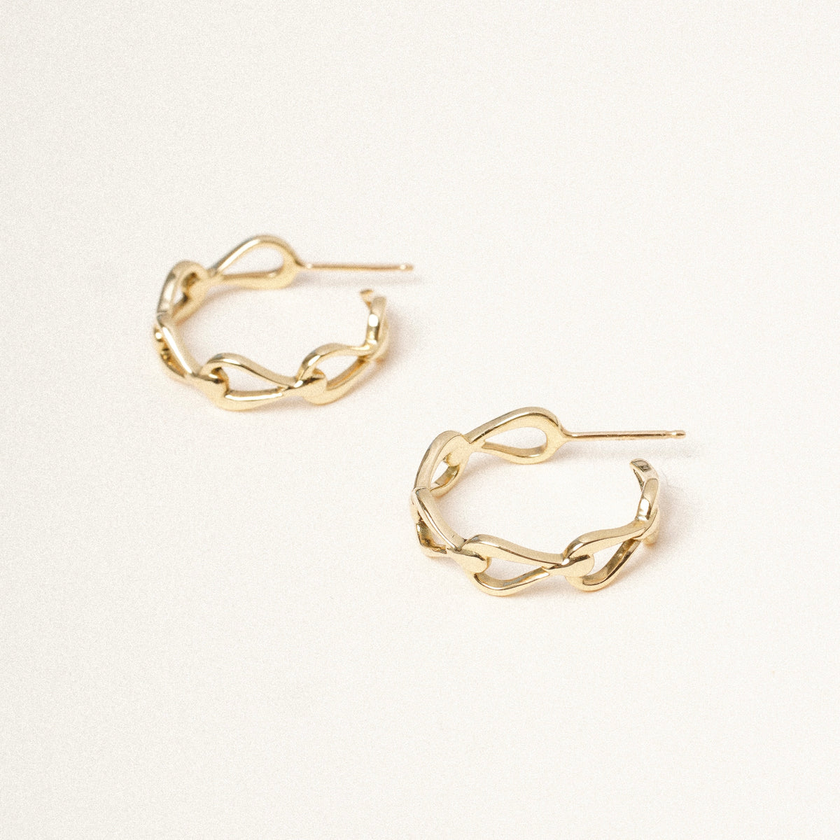 Harp Eternity Hoop Earrings in 18K Gold