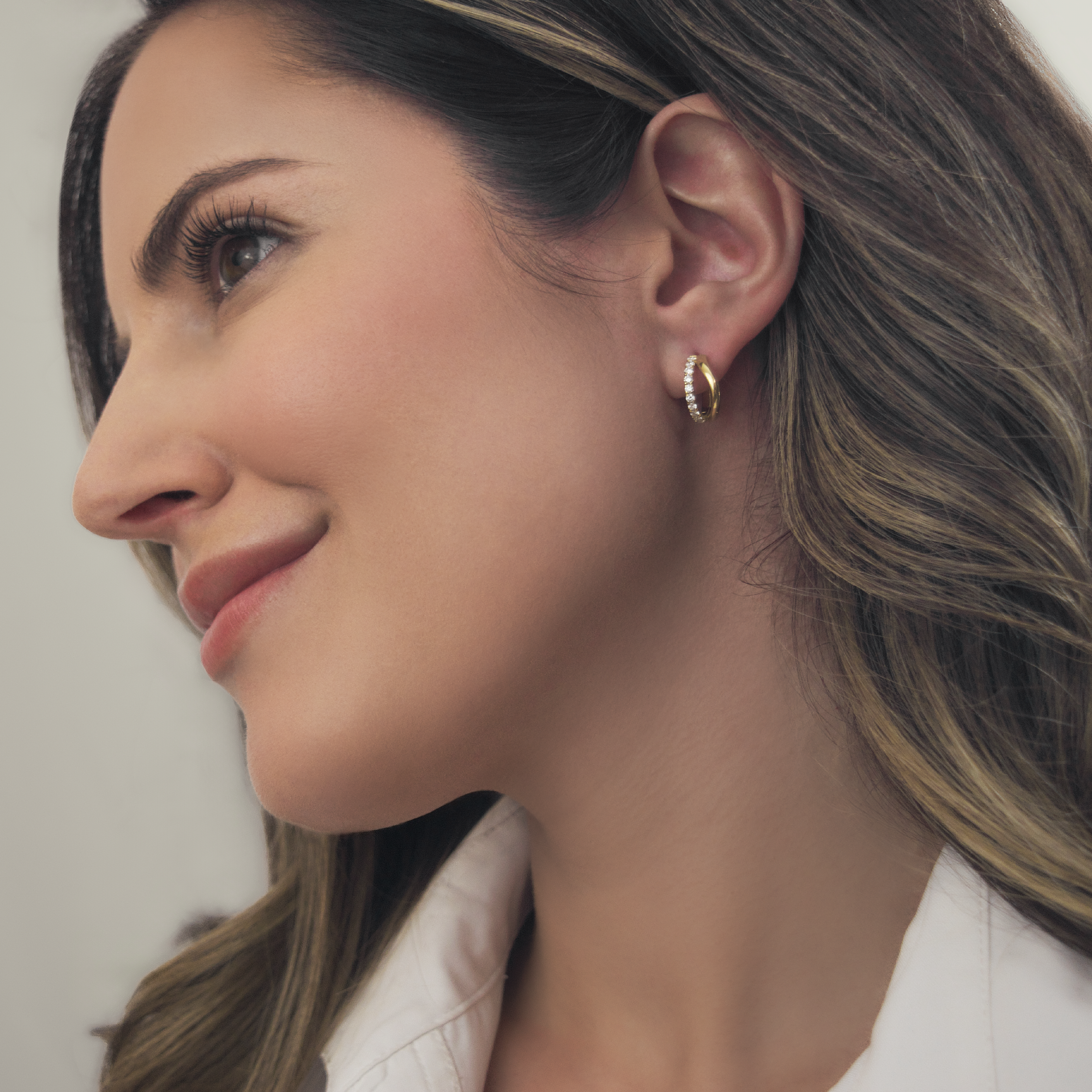 Harp Silhouette Huggie Earrings in 18K Gold